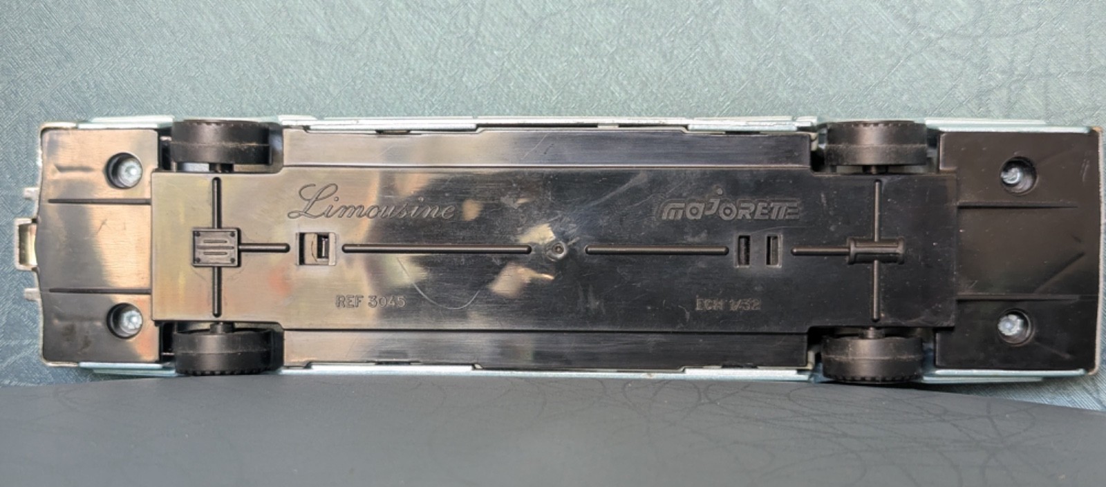 Majorette 3045 Series Super Stretch Limousine Dark/Light Blue, Doors Work