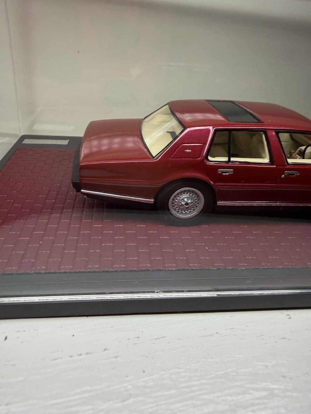 Matrix 1:43 Aston Martin Lagonda Series I (1974–75) Deep Metallic Red