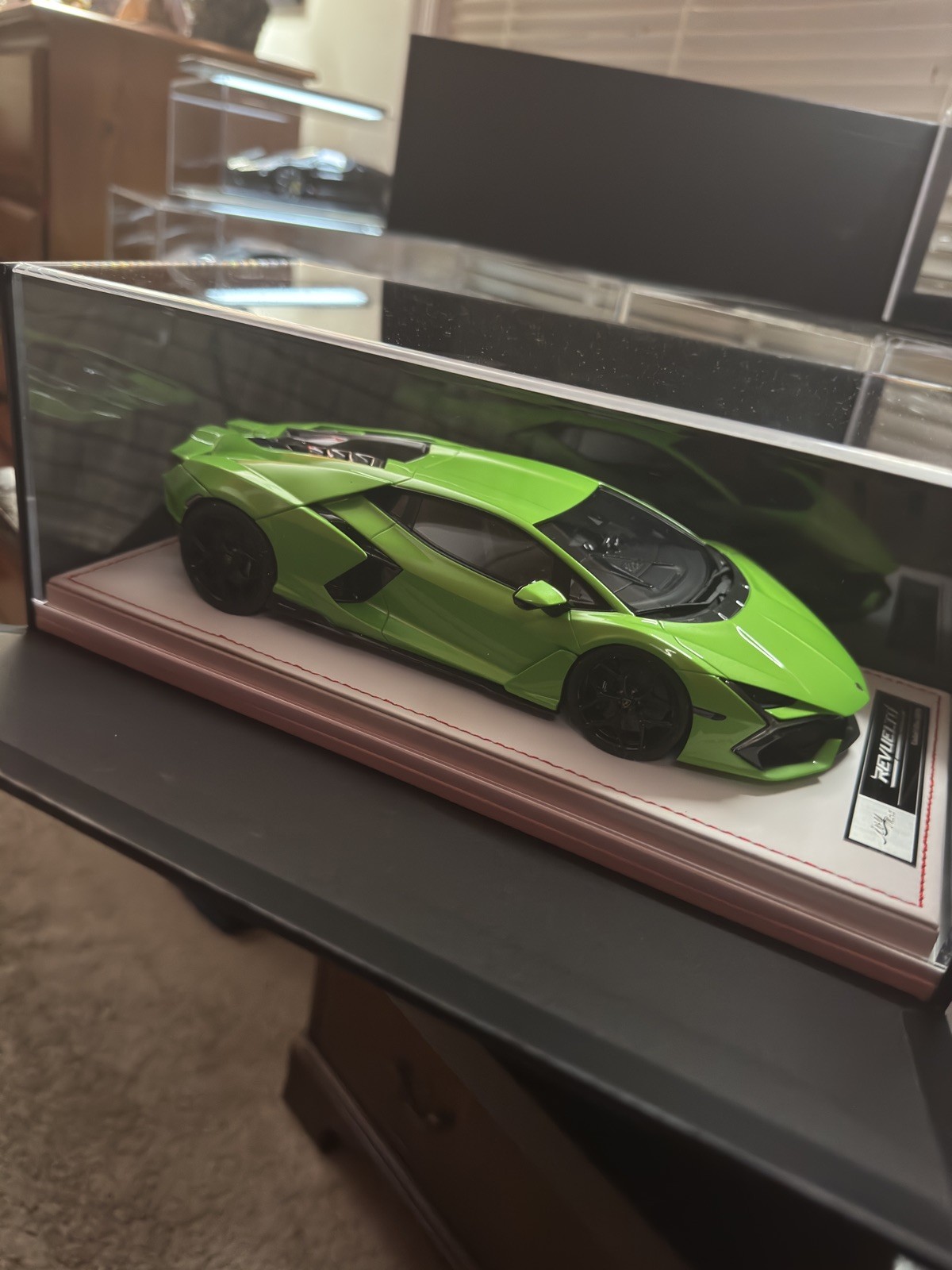 1/18 Ivy Models Lamborghini Revuelto in Green Leather Base 40 pcs