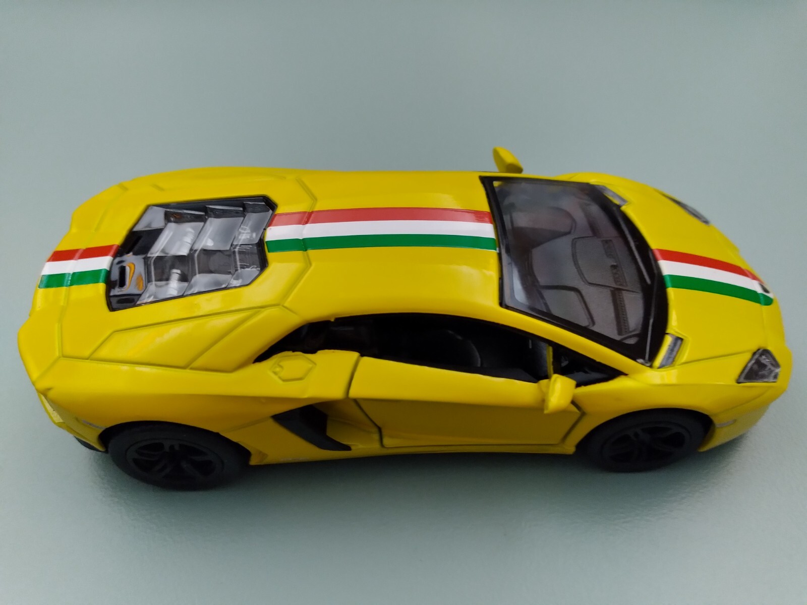 5″ Kintoy Lamborghini Aventador Diecast Model Toy Car Pull Action 1:38 Yellow