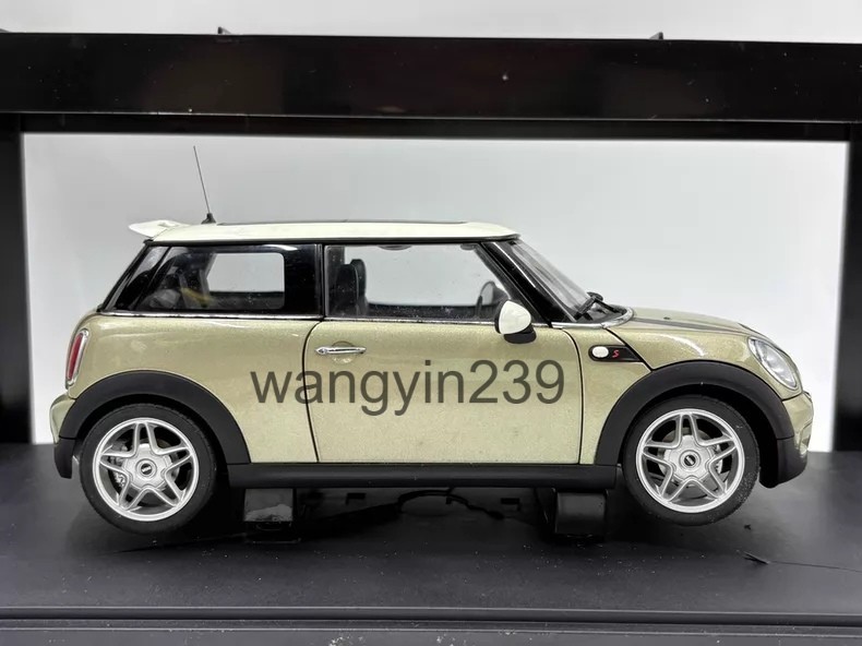 Autoart 1/18 BMW Mini Cooper S Gold Model Car