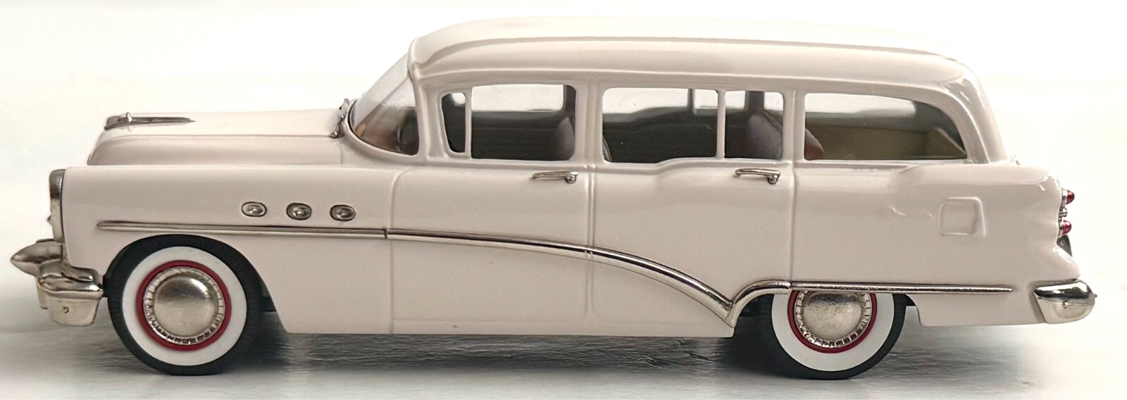 Brooklin BRK.186 – 1954 Buick Special Four-Door Station Wagon – Casino Beige