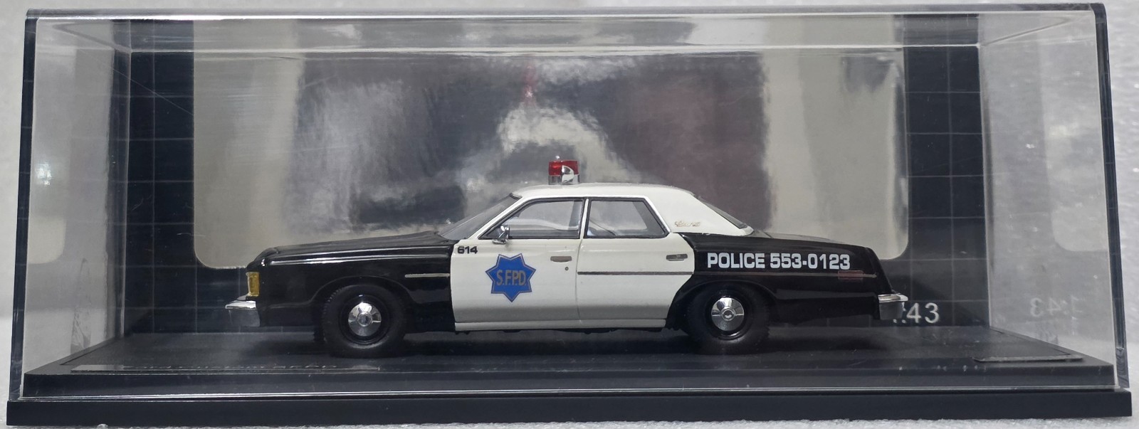 Ford Custom 500 “San Francisco Police Depart.” SFPD 1974 1:43 Matrix MX20603-241