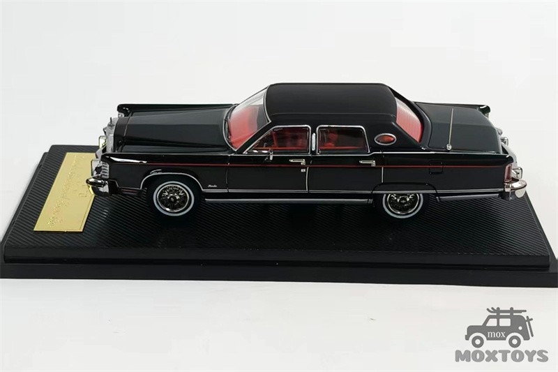 Turning Crush x SunStar 1:64 1979 Lincoln Continental Town Car Diecast Model Car