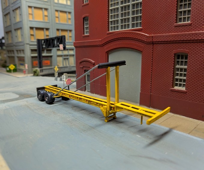 Custom Built 1/87 HO Scale Roll Off Semi Trailer & 40′ Scrap Metal Containers.