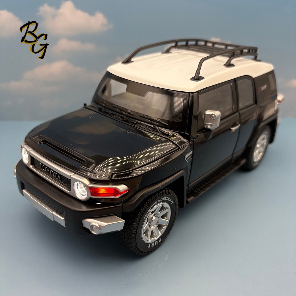 2007/2014 TOYOTA FJ Cruiser 1:24 Diecast – Officially Licensed – Black With Box
