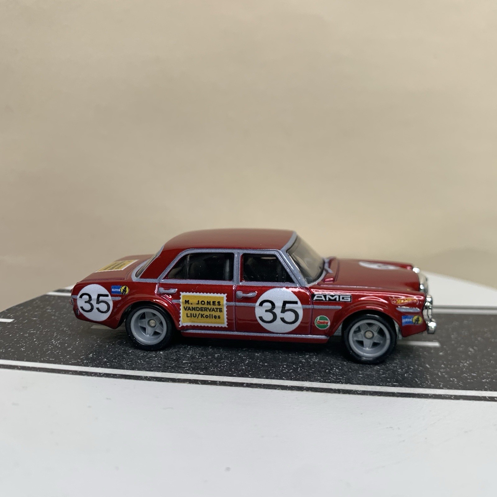Hot Wheels Premium Deutschland Design Mercedes-Benz 300 SEL 6.8 Red w/RR 1:64 NM