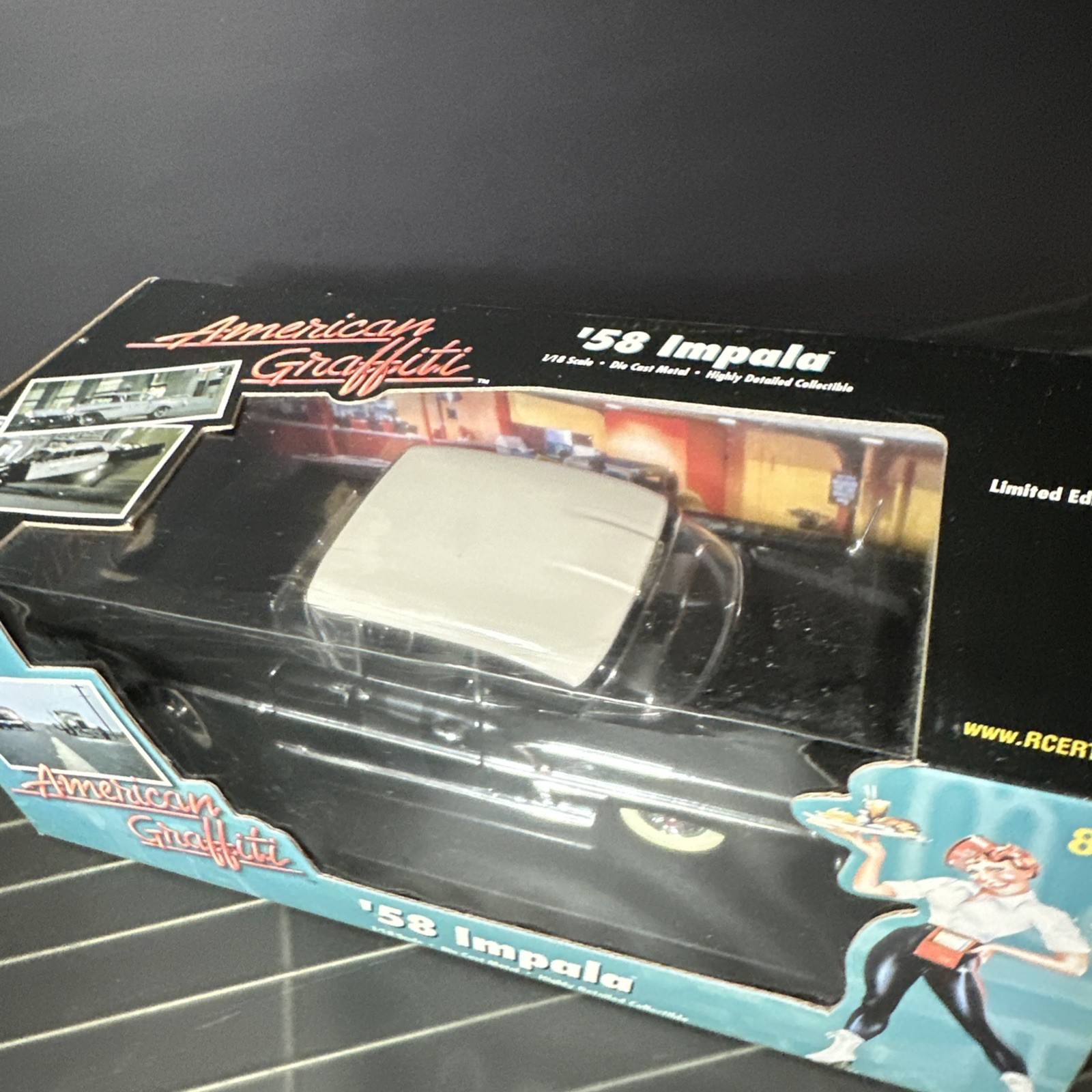 Chev ’58 Impala {NEW} American Graffiti Black & White 1:18 Ertl American Muscle