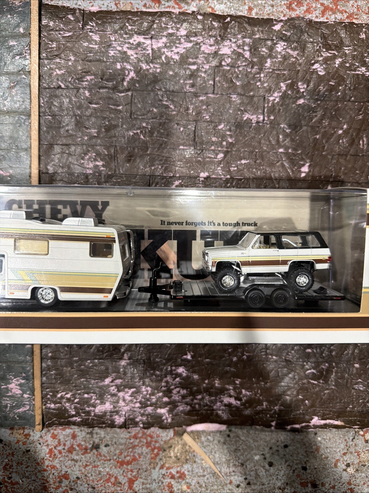 M2 MACHINES HAULER 1974 CHEVROLET CHEYENNE SUPER 30 CAMPER & 1974 K5 BLAZER