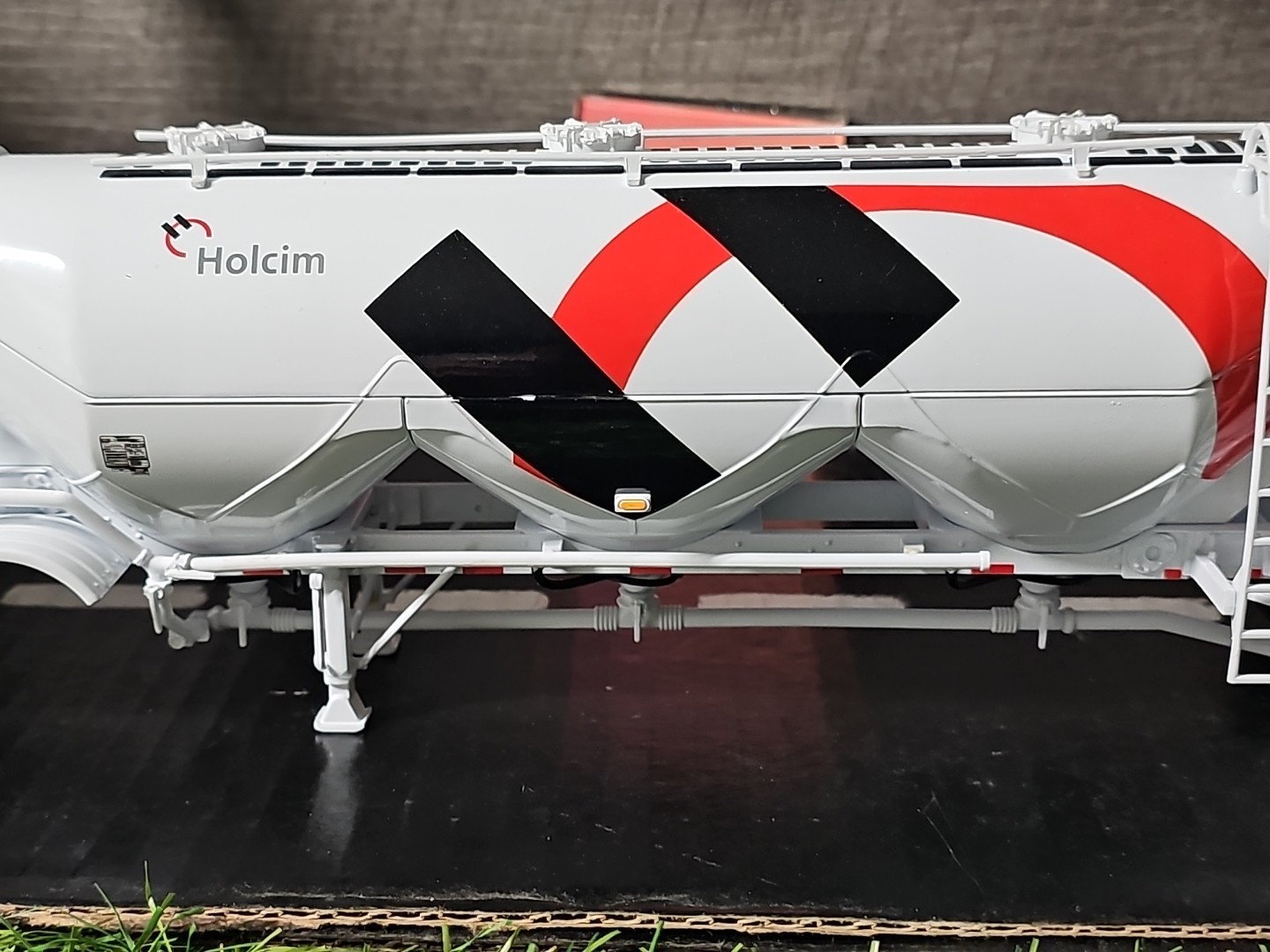 First Gear Holcim Dry Bulk Tanker Truck 1:34 Scale Diecast Truck/Trailer NO BOX
