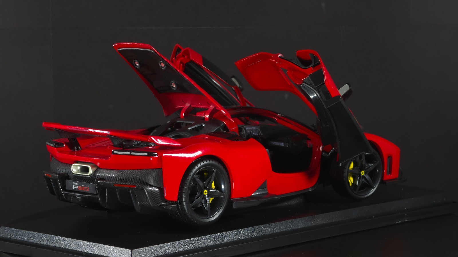 Ferrari F80 1:18 Maisto Exclusive Style Special Edition – red