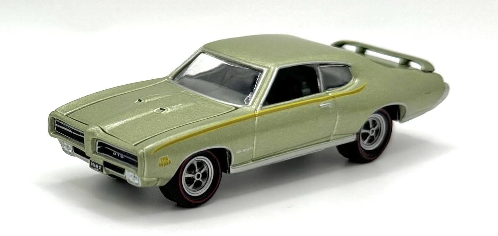 HTF 1969 Pontiac GTO Judge 6.6L 400 V8 – Limelight Green – 1:64 Scale – A Body