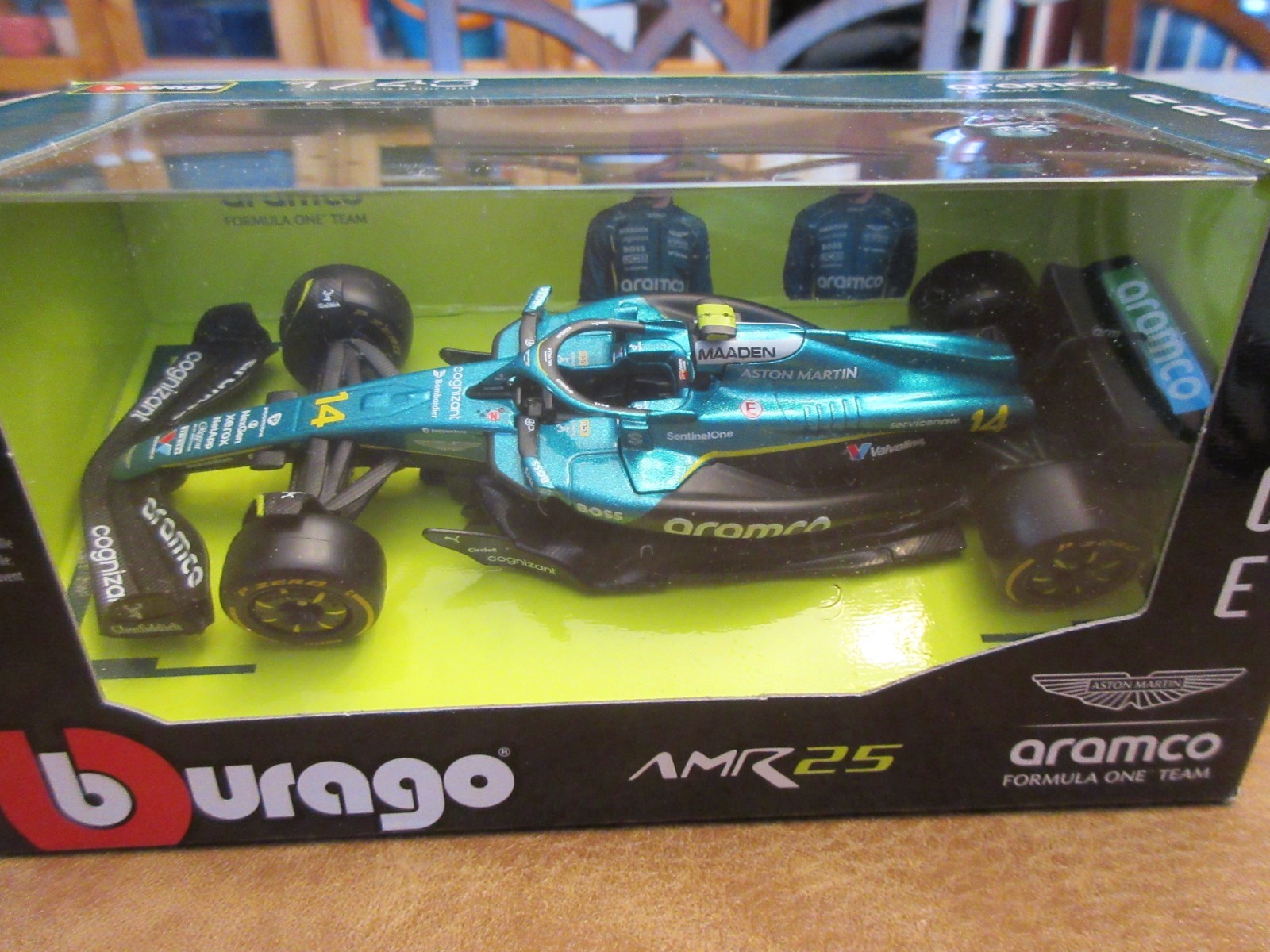 1:43 Bburago F1 AMR25 Fernando Alonso 14 Aramco Aston Martin Formula 1 Racing