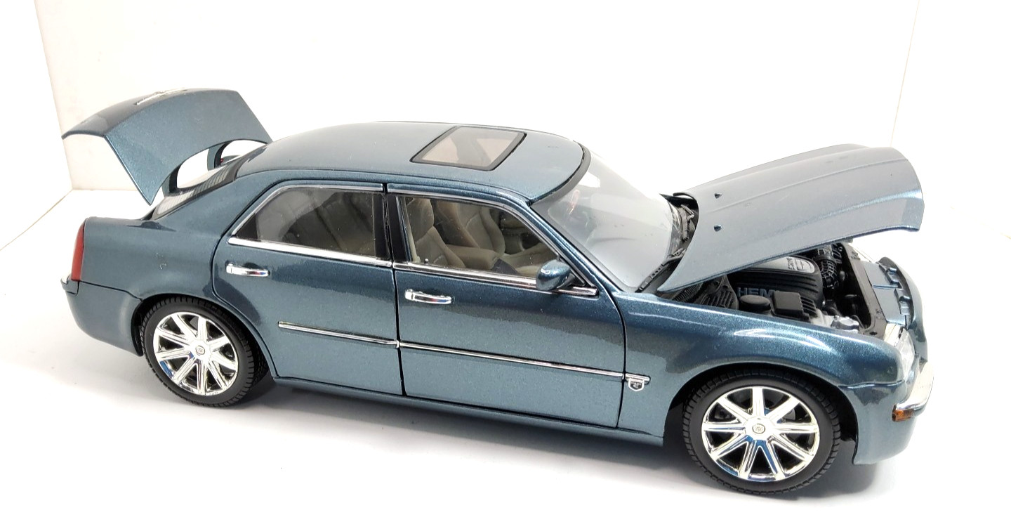 MOTORMAX 05 CHRYSLER 300C HEMI 1:18 DIECAST CAR American Graffitti No Box Dusty