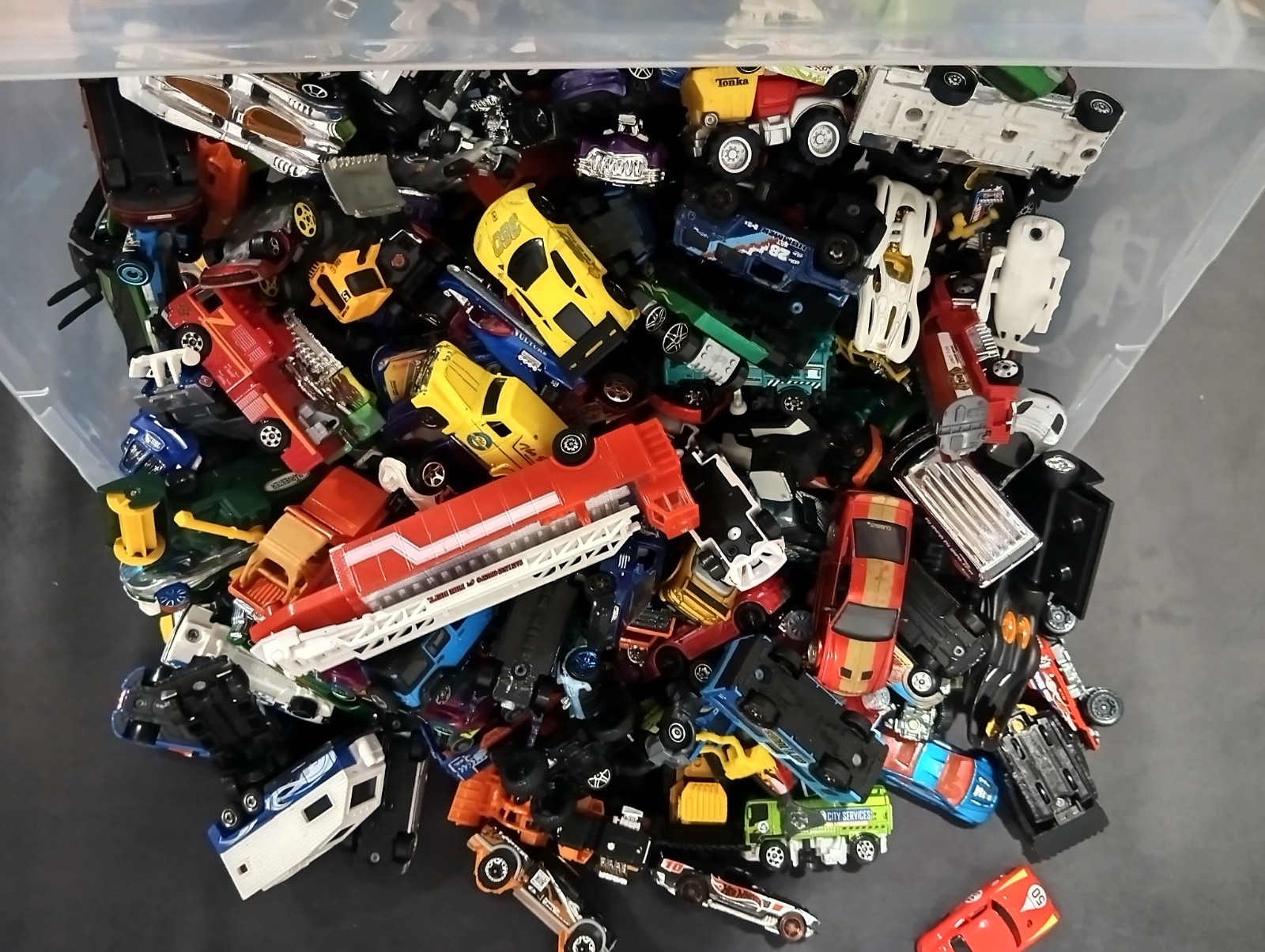 HUGE 2000-2016 Hot Wheels Matchbox Maisto Cars Trucks Mixed Lot 100+ Cars