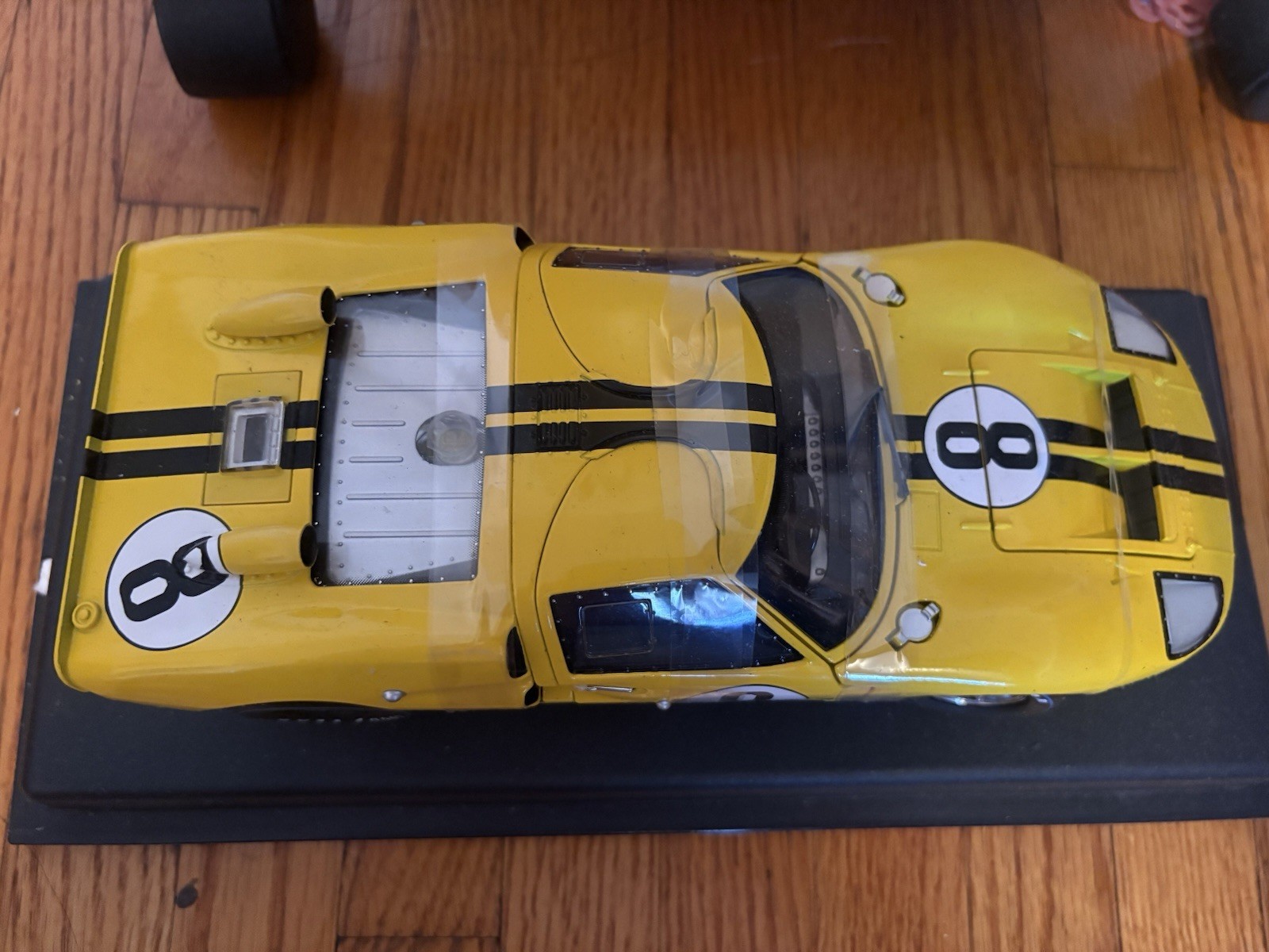 Shelby Collectibles 1:18 Ford GT40 MKII #8