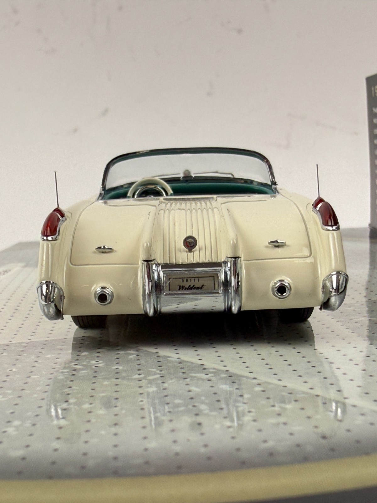 Minichamps 437141330 1/43 1953 Buick Wildcat I Concept Resin Model Car 258/999