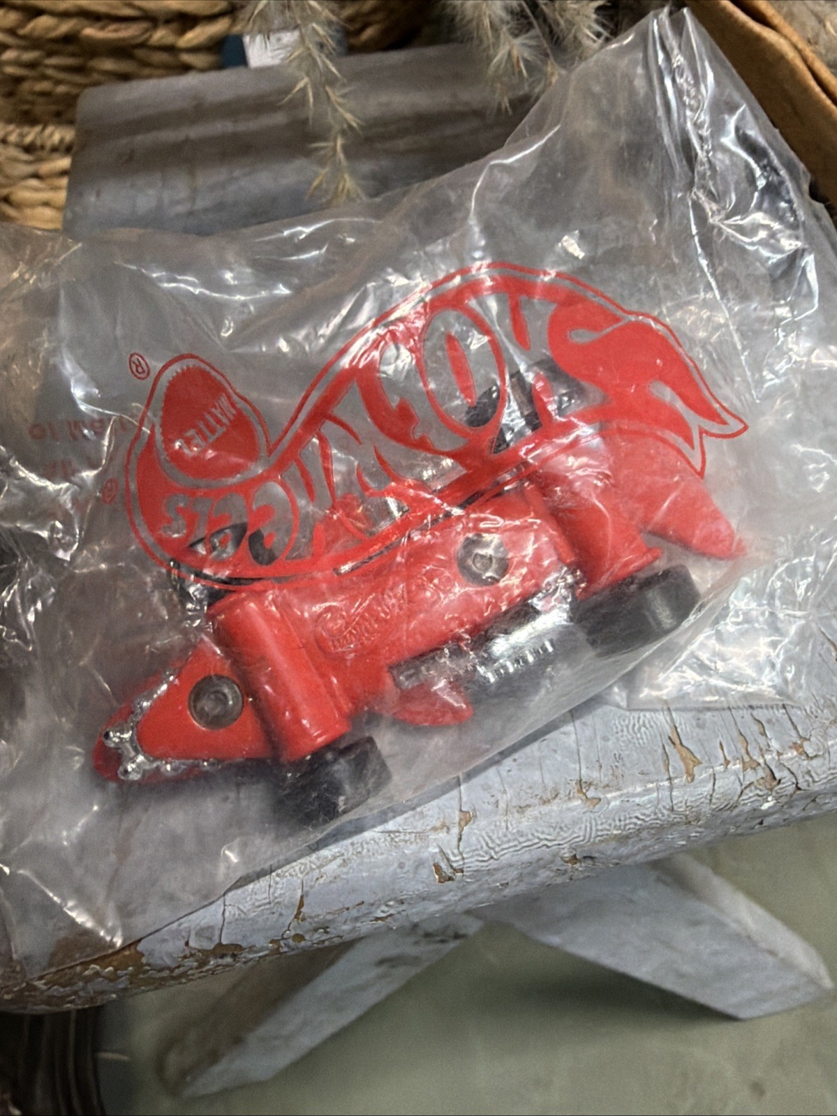 Hot wheels Hotwheels Honey We Shrunk Ourselves Red Sharkruiser 1997 Chrome Teeth