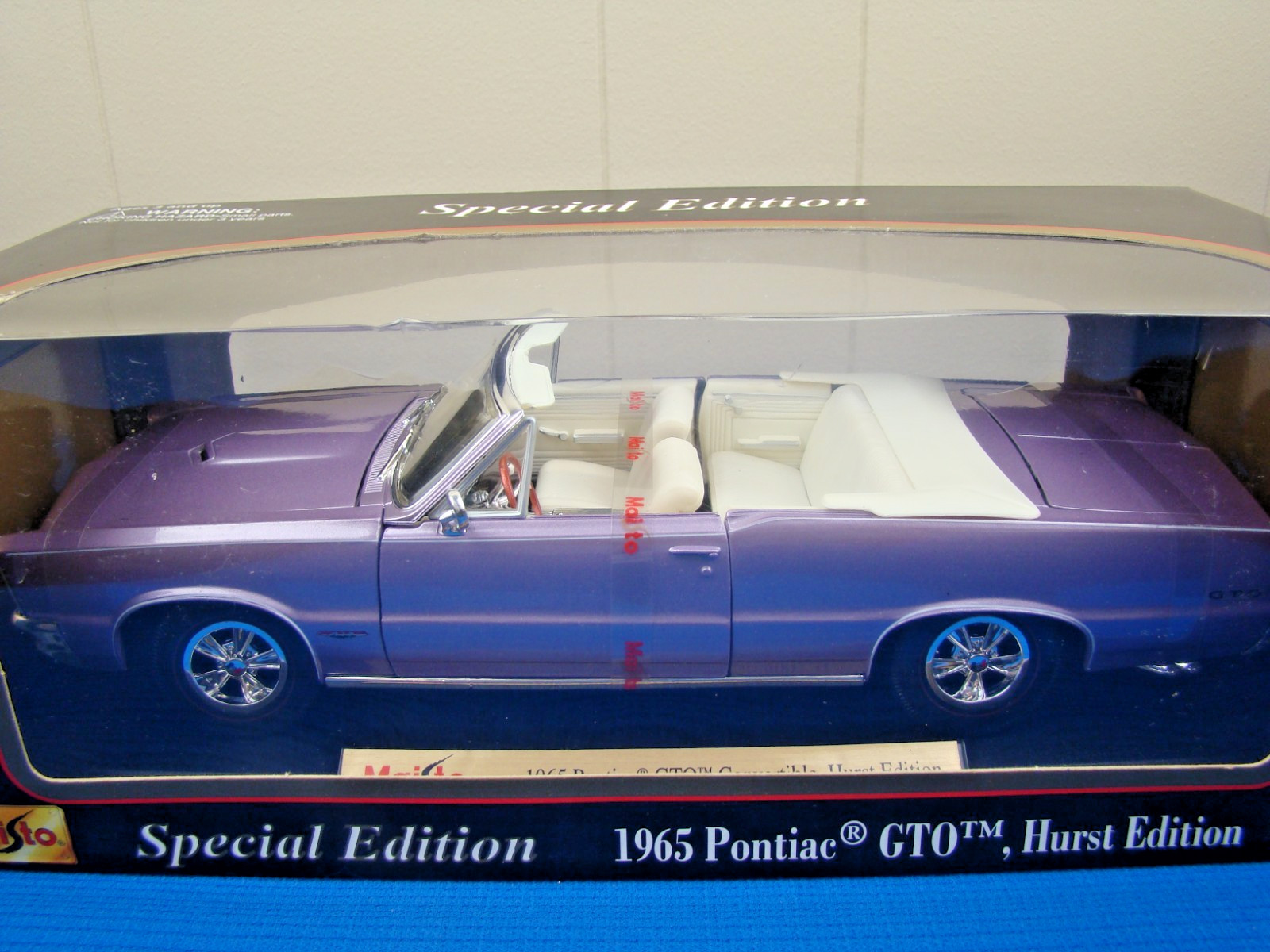 Maisto Special Edition 1965 Pontiac GTO Convertible Hurst Edition Iris Mist