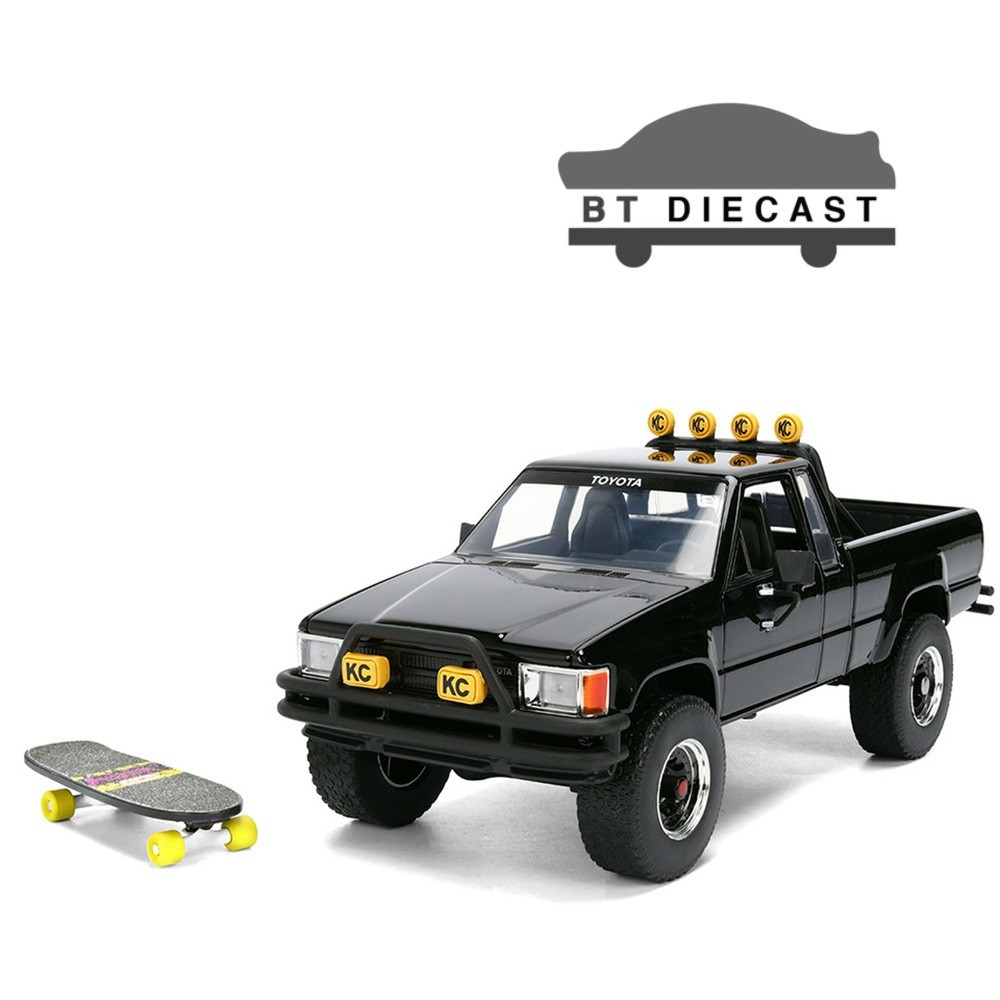 JADA BACK TO THE FUTURE 1985 TOYOTA SR5 PICK UP MARTY’S SKATEBOARD 1/24 BK 36479