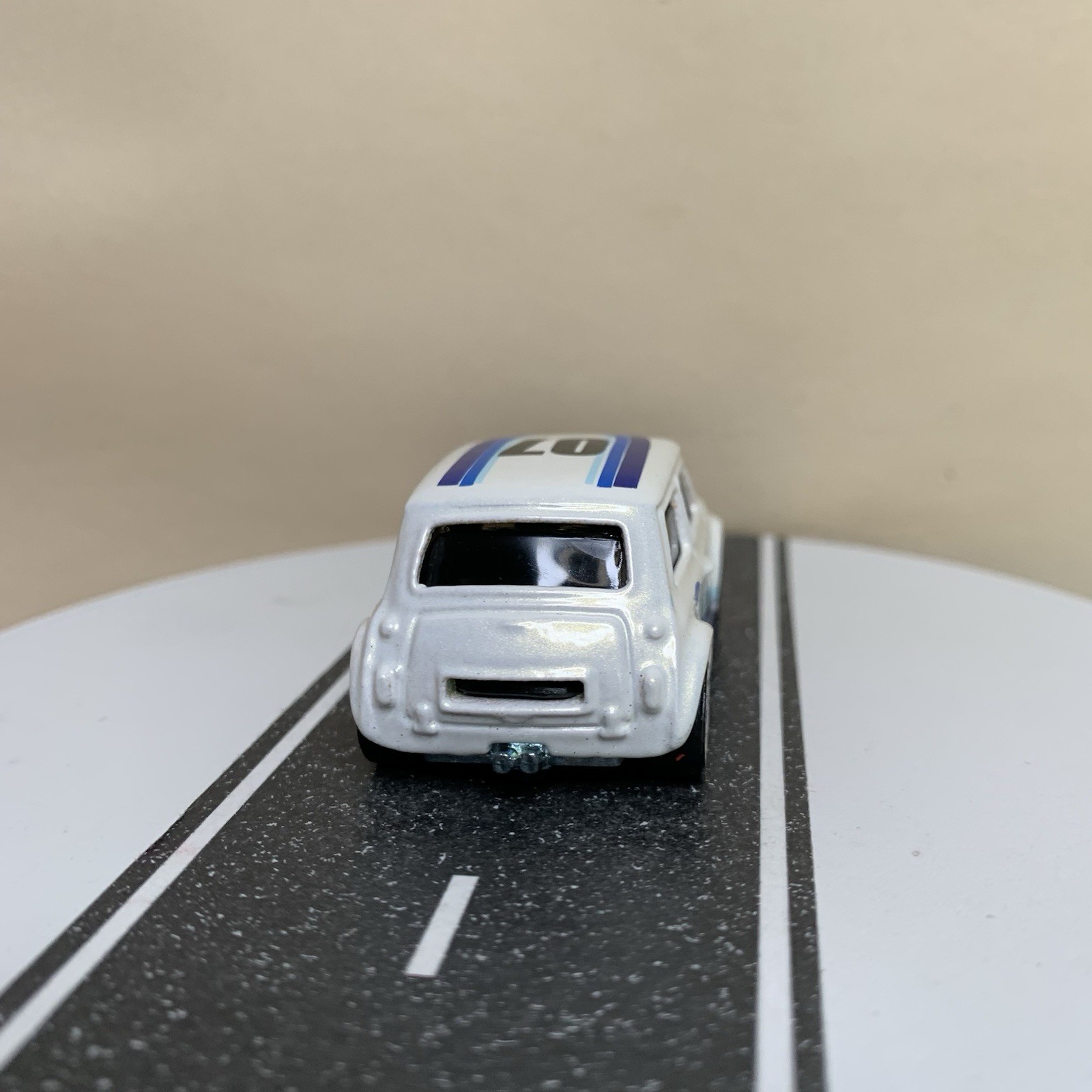 2007 Hot Wheels Pop Offs Series #1/4 #37 Morris Mini White w/Chrome 10 Sp Wheels