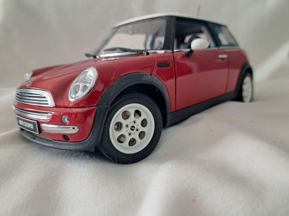 Rare 2001 Millenium Mini Cooper – 1:18 – AUTOart