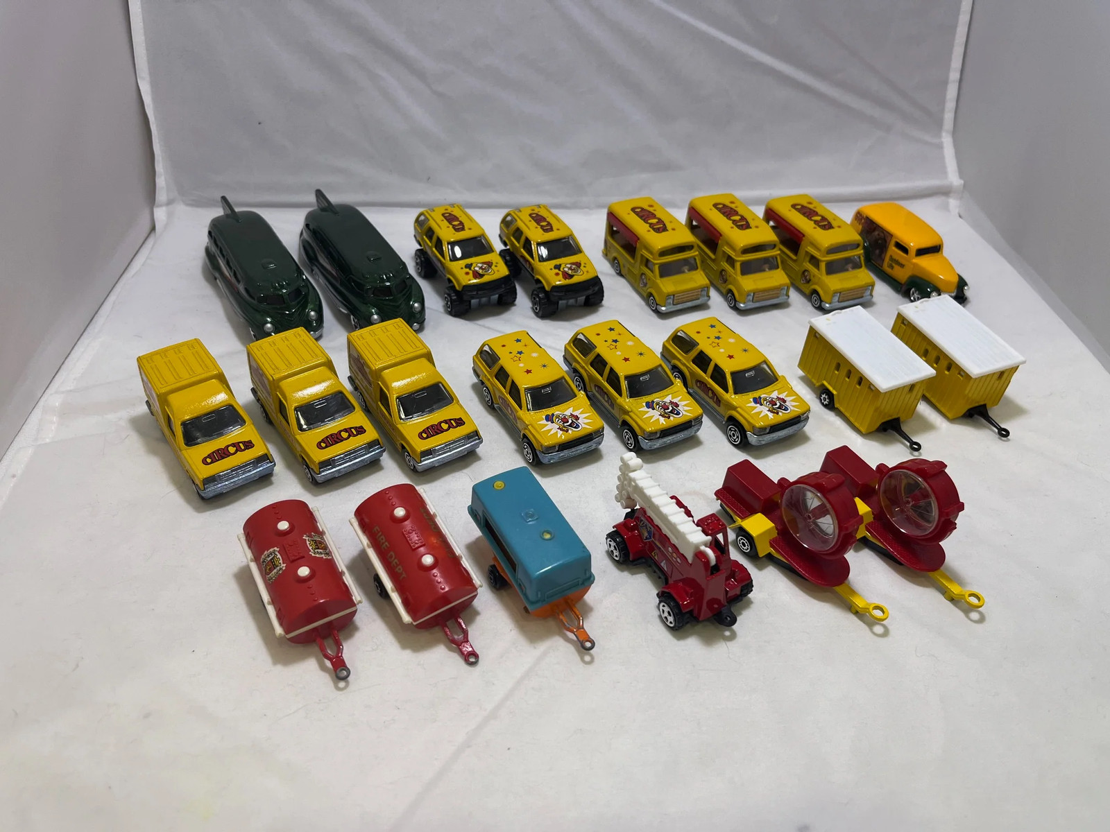 # 01175 – 1:64 Circus Lot – 51 Pcs.