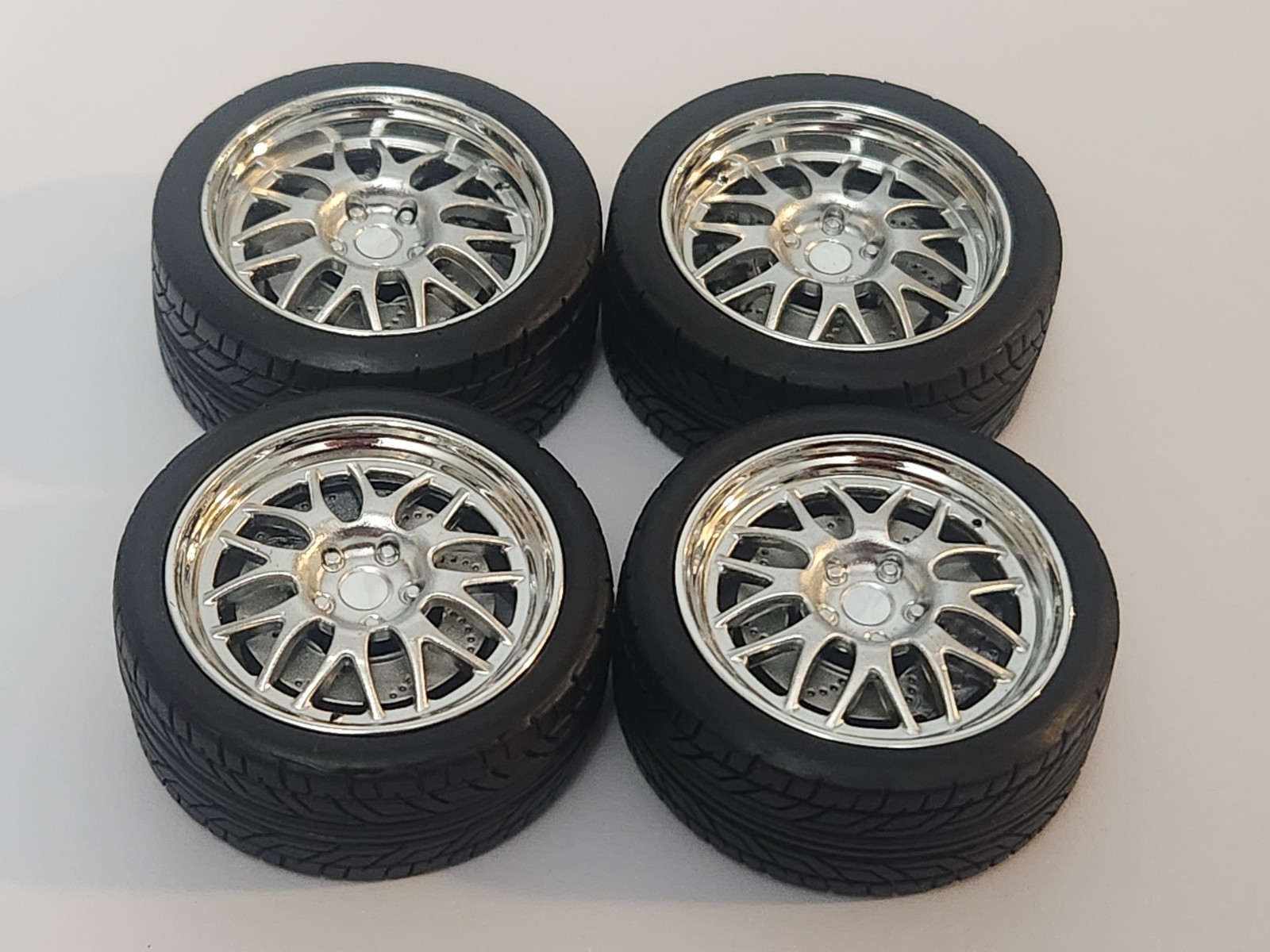 1/18 ACME Street Fighter 18″ Wheel & Tire Set-A1805222W