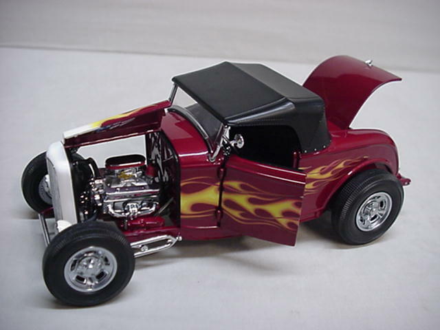 FORD EDELBROCK BRIZIO 1932 NICE HIGHBOY STREET ROD METAL ROADSTER 1-18 GMP