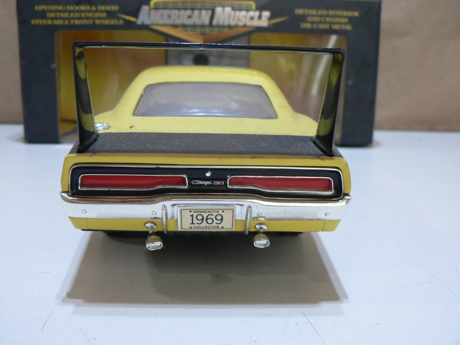 Vintage Ertl American Muscle 1969 Yellow Dodge Charger Hemi Daytona Die Cast