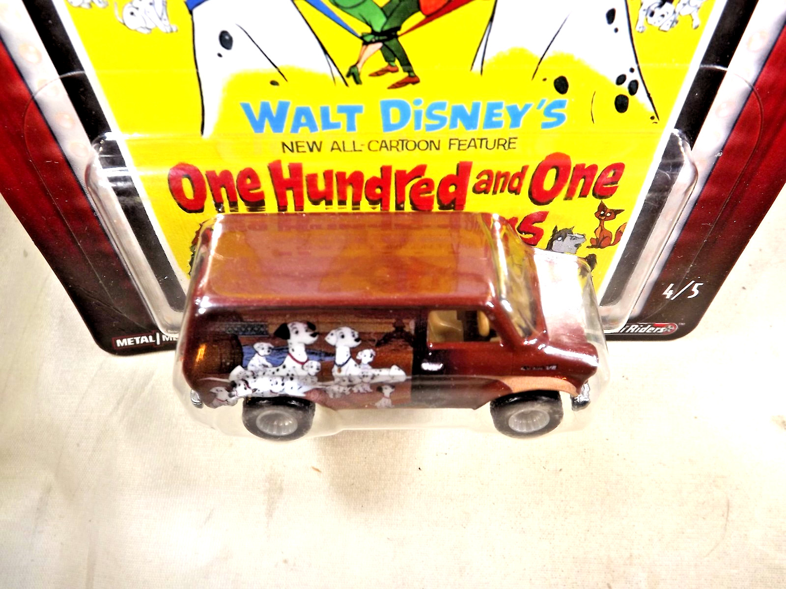 2018 Hot Wheels Disney One Hundred and One Dalmatians 4/5 FORD TRANSIT SUPERVAN