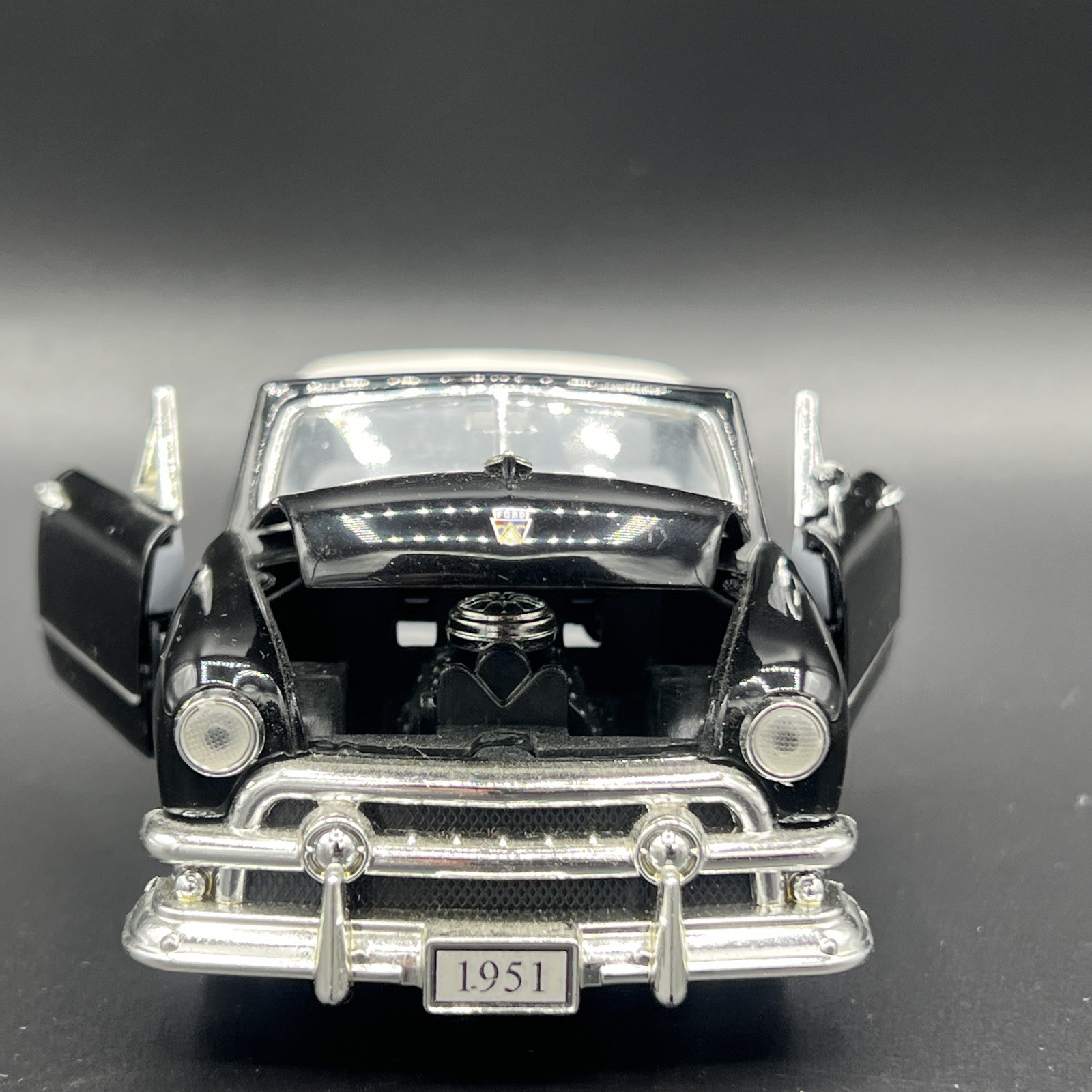 ARKO Toys 1951 Ford Custom Convertible Coupe 1:32 SCALE