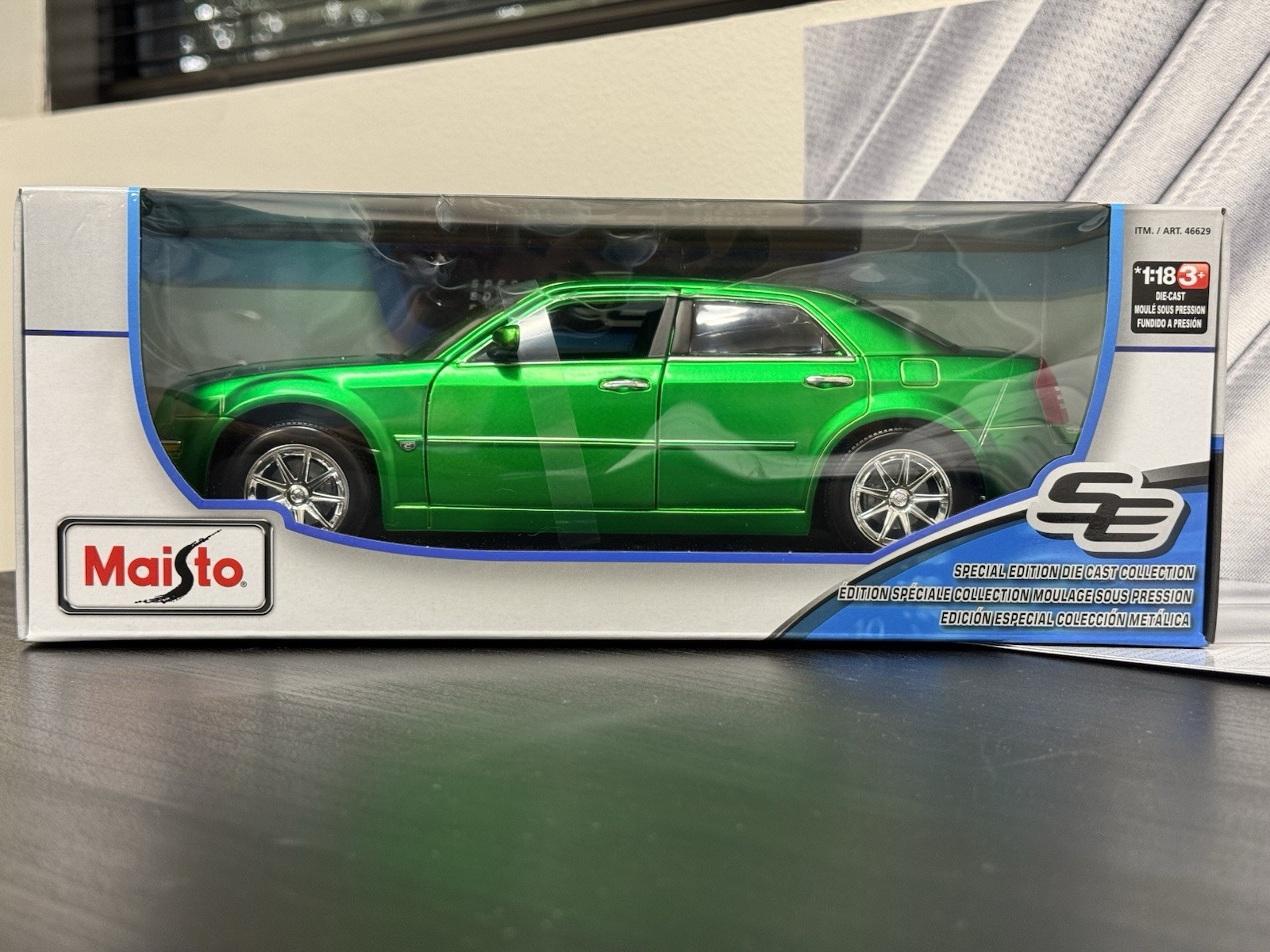 Maisto 1:18 2005 Chrysler HEMI 300C Diecast Model Car Special Edition Green