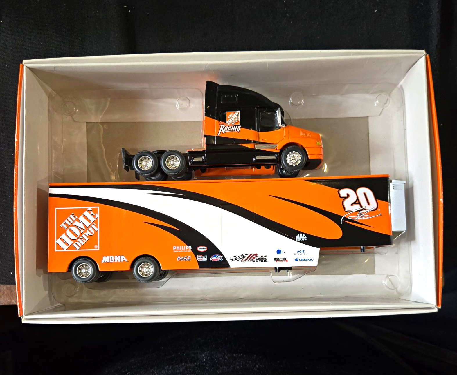 GMP 1:64 Volvo VNL770 2002 Tony Stewart Home Depot Team Transporter#713/1500