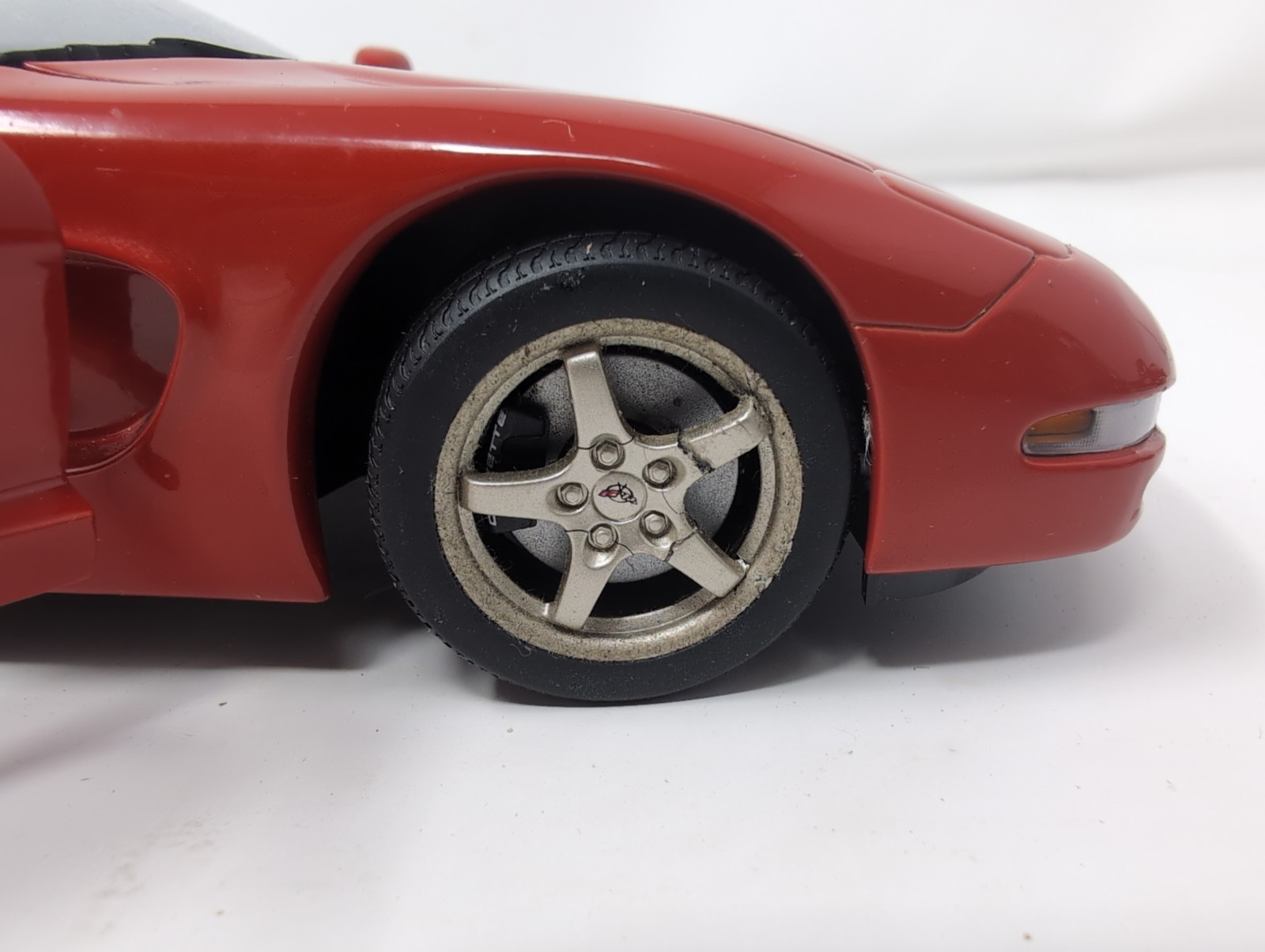 UT Models 1998 Chevrolet Corvette C5 Convertible Red 1:18 Diecast See Descrip.