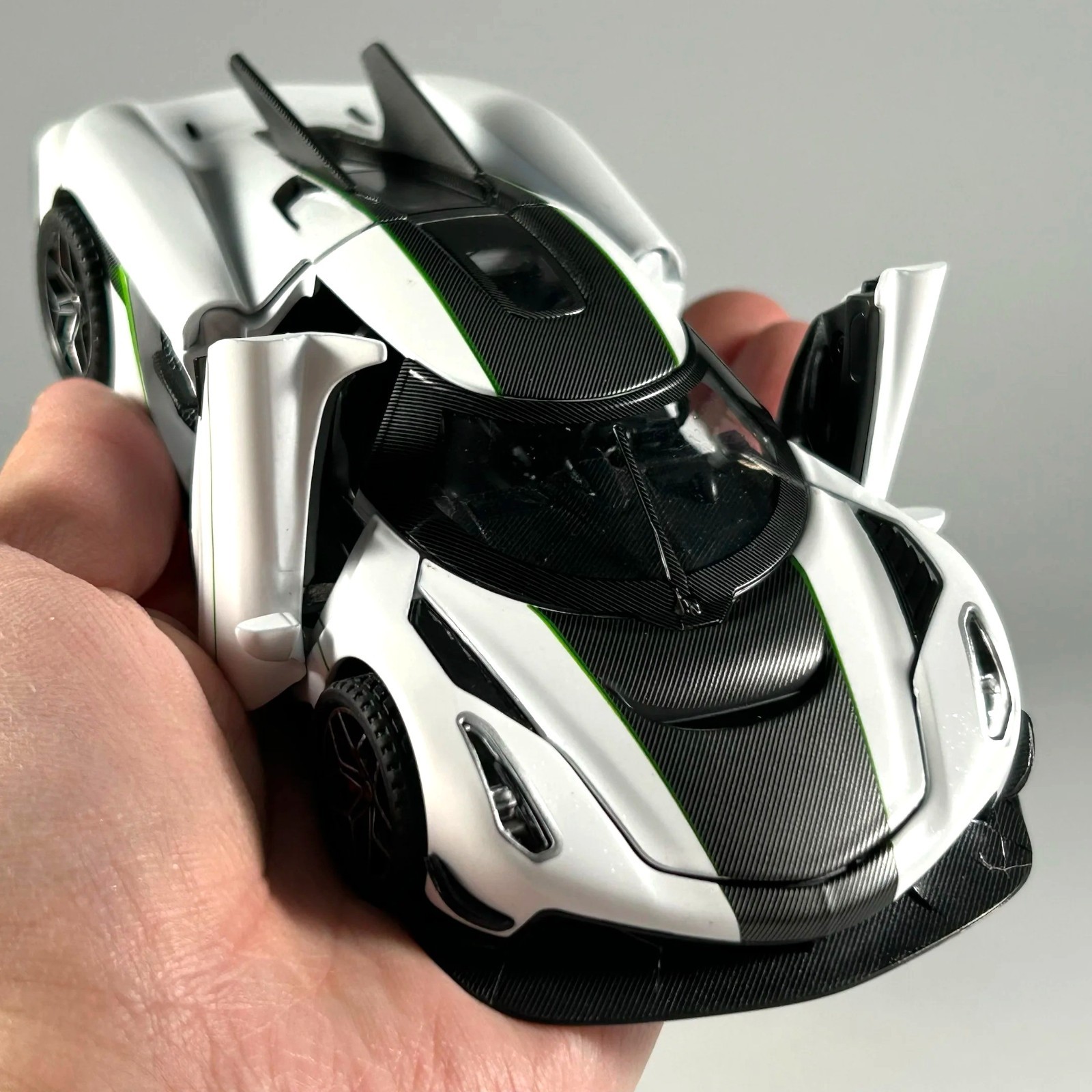 1:32 KNSG Jesko Absolut Alloy Diecast Model Car – Sound Light Pull-Back Supercar