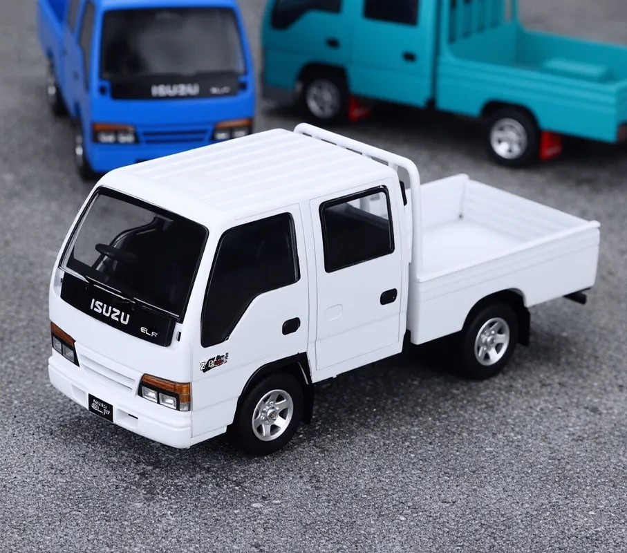 Model1 1:64 White JDM Isuzu ELF Double Cabin Truck Model Metal Diecast Car