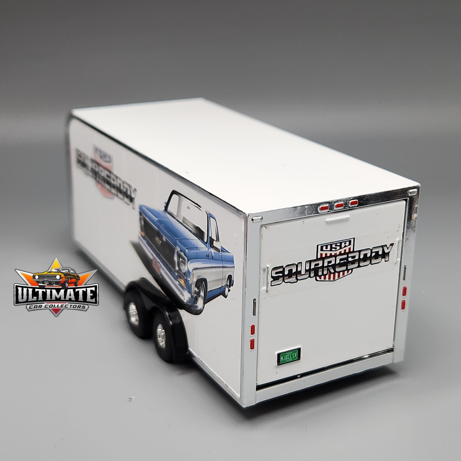 Enclosed car trailer w opening door Collectible 1/64 Scale Collector Car