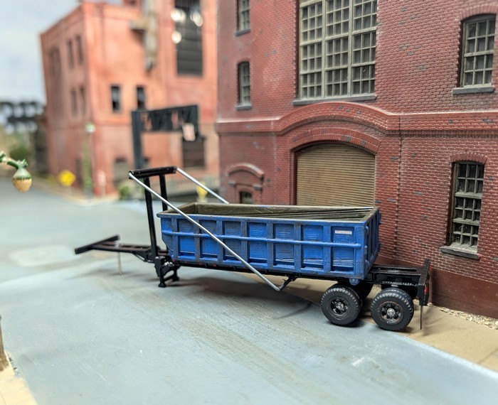 Custom Built 1/87 HO Scale Roll Off Semi Trailer & Dumpster. 3D Printed Models.