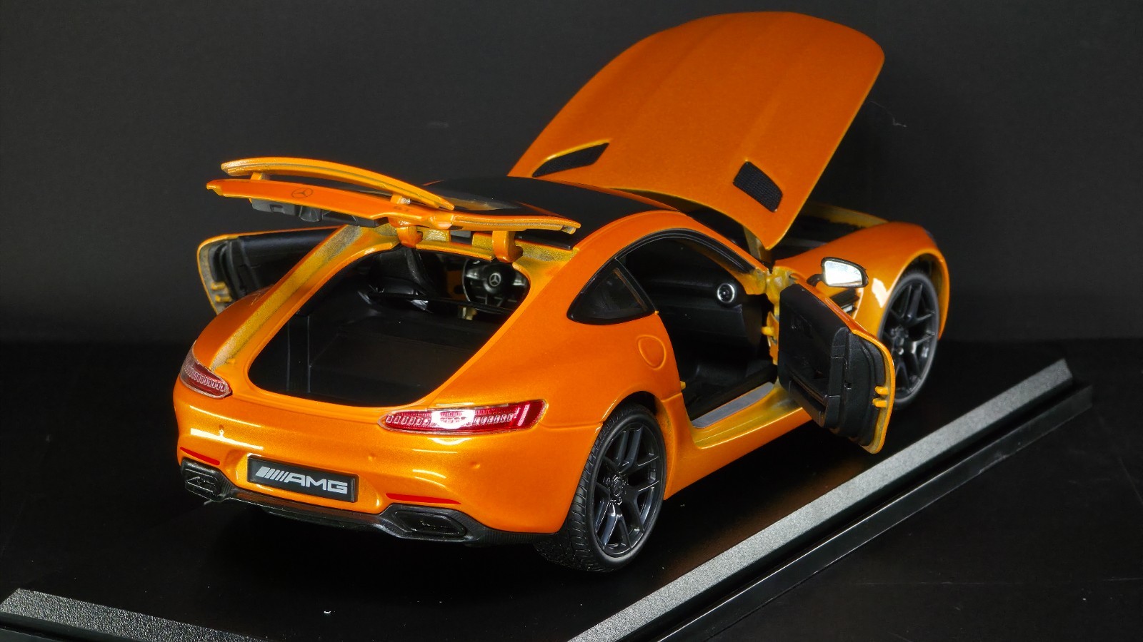 Mercedes-AMG GT 1:18 Maisto Exclusive Style Special Edition – Orange