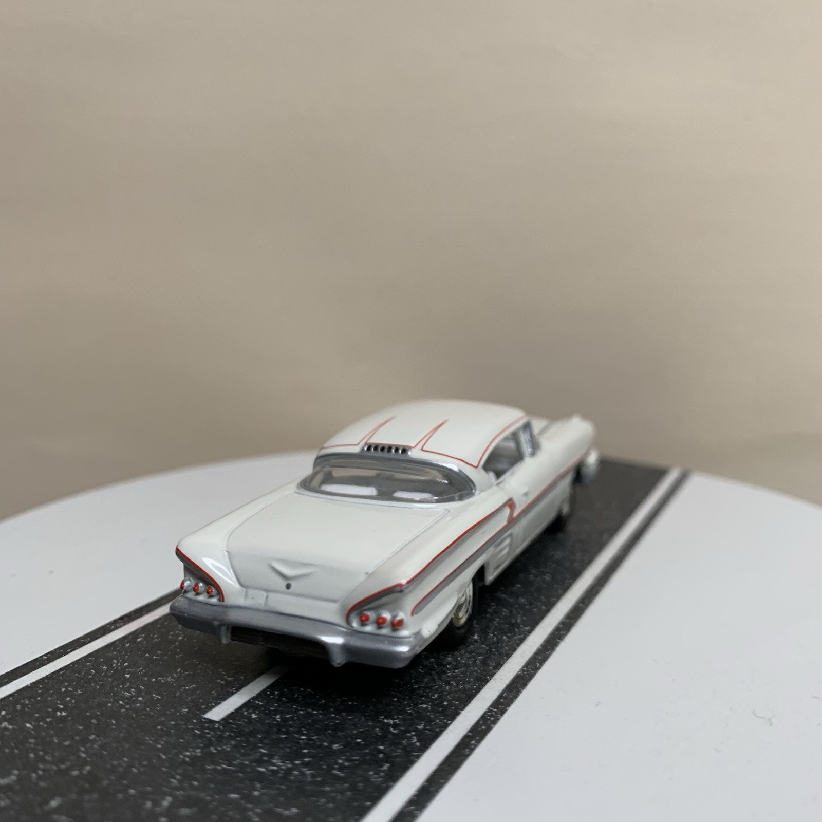 Johnny Lightning American Graffiti 1958 Chevy Impala 2-Door White Red 1:64 NM