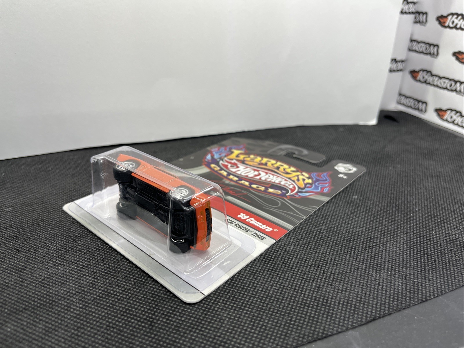 HOT WHEELS – LARRY’S GARAGE – 1969 CHEVROLET CAMARO ORANGE – REAL RIDERS
