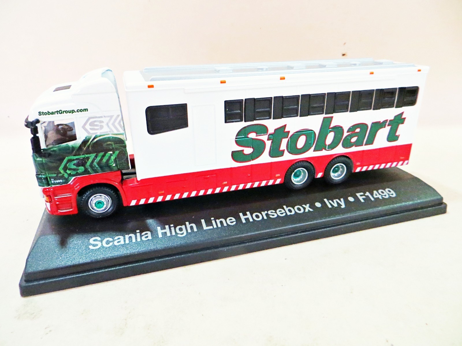 ATLAS EDITIONS ‘SCANIA HIGH LINE HORSEBOX POLO TEAM, IVY’ EDDIE STOBART 1:76