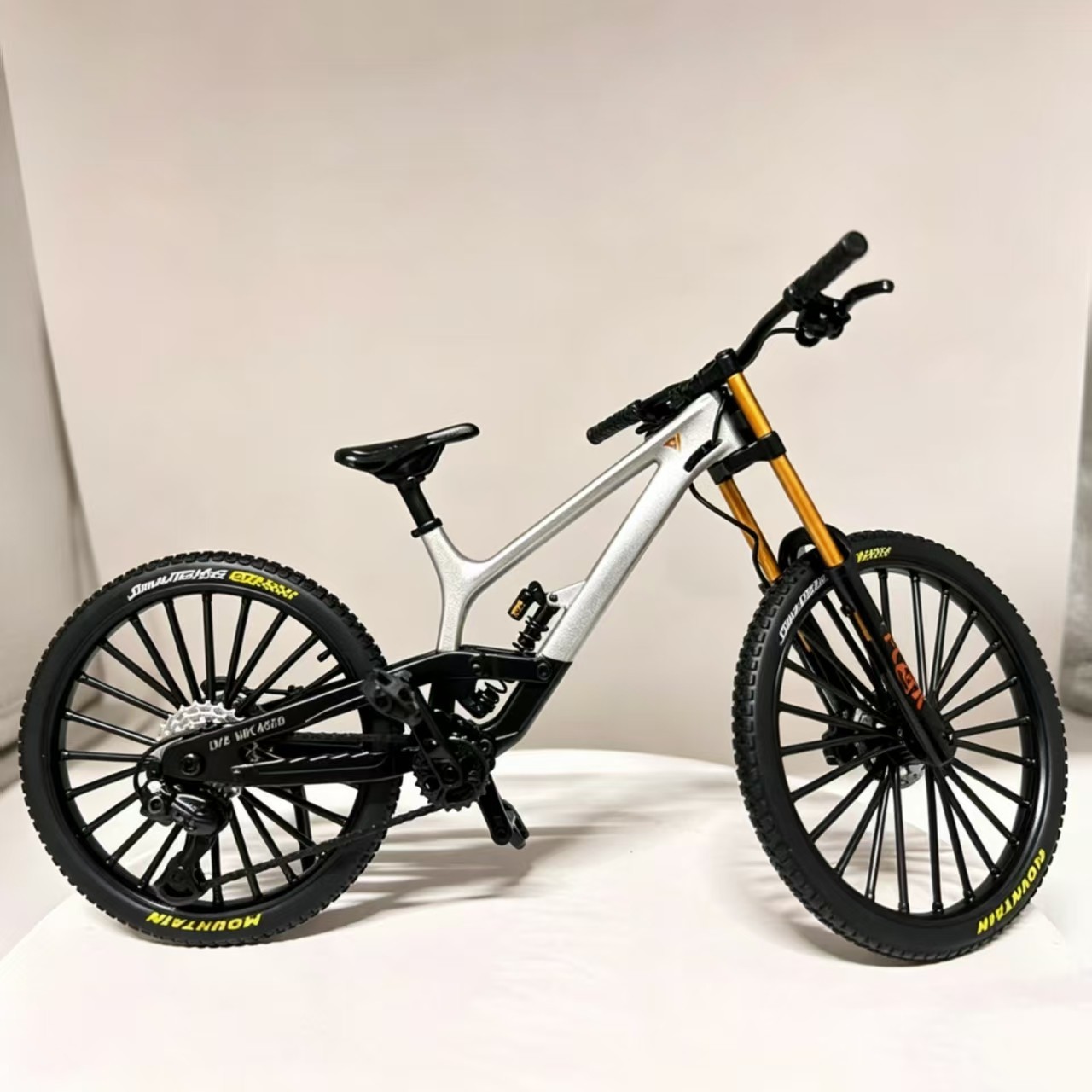 Metal Mountain Bike Model Desktop Mini Alloy Classic Bicycle Toy Die-Cast Finger