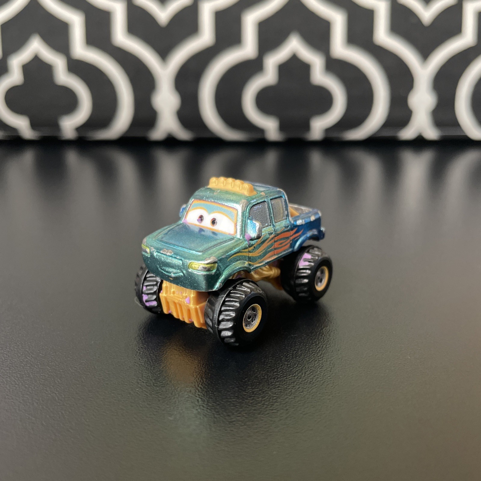 Disney Pixar Cars Ivy Metallic Cars On The Road Mini Racers