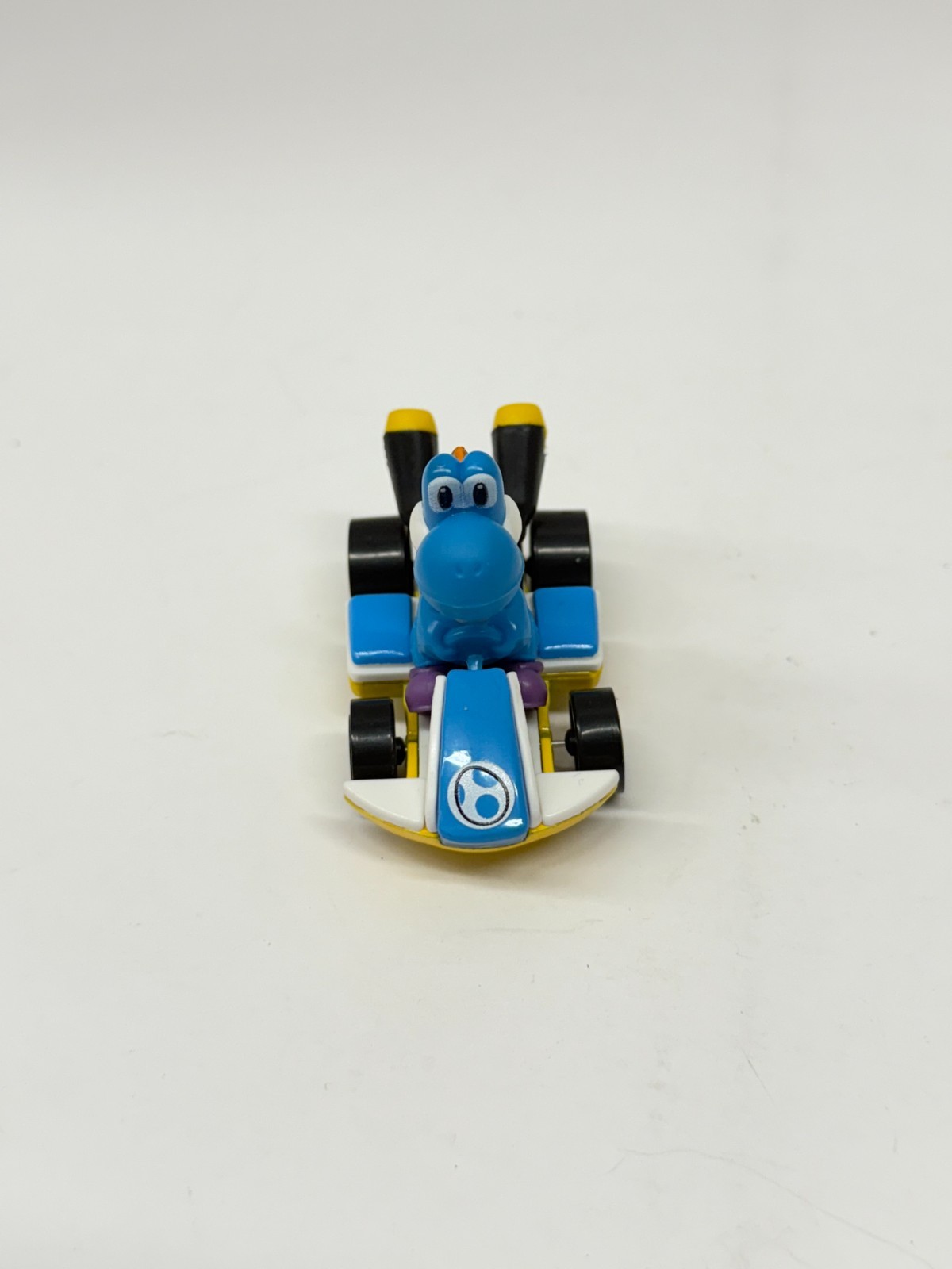 Diecast Hot Wheels Mario Kart Light Blue Yoshi Standard Kart 2018