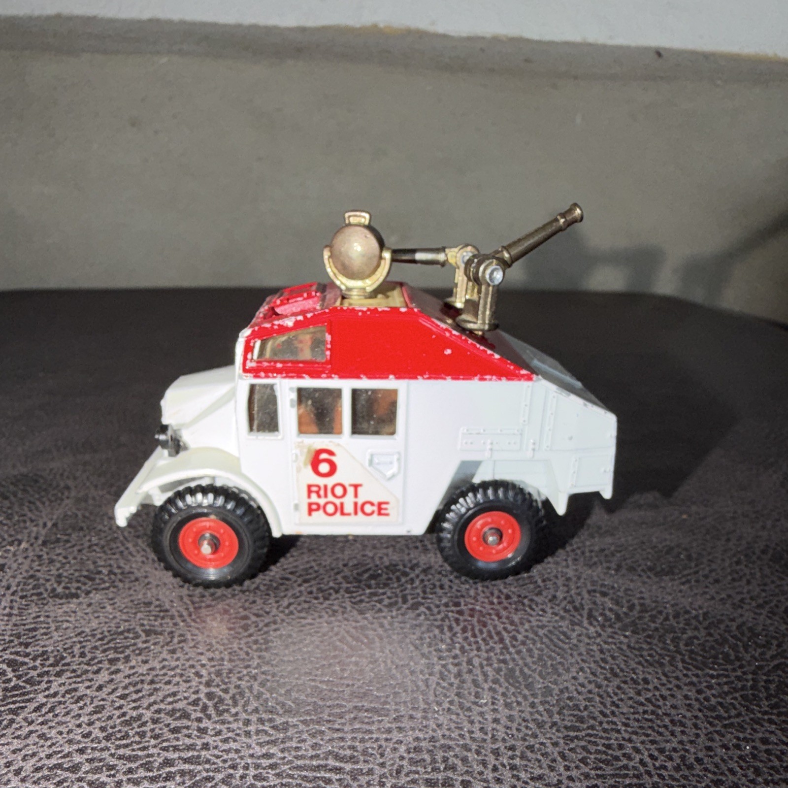 Corgi Classics Land Rover Shorland Armoured Car 1:43 Diecast Police Gray/Red