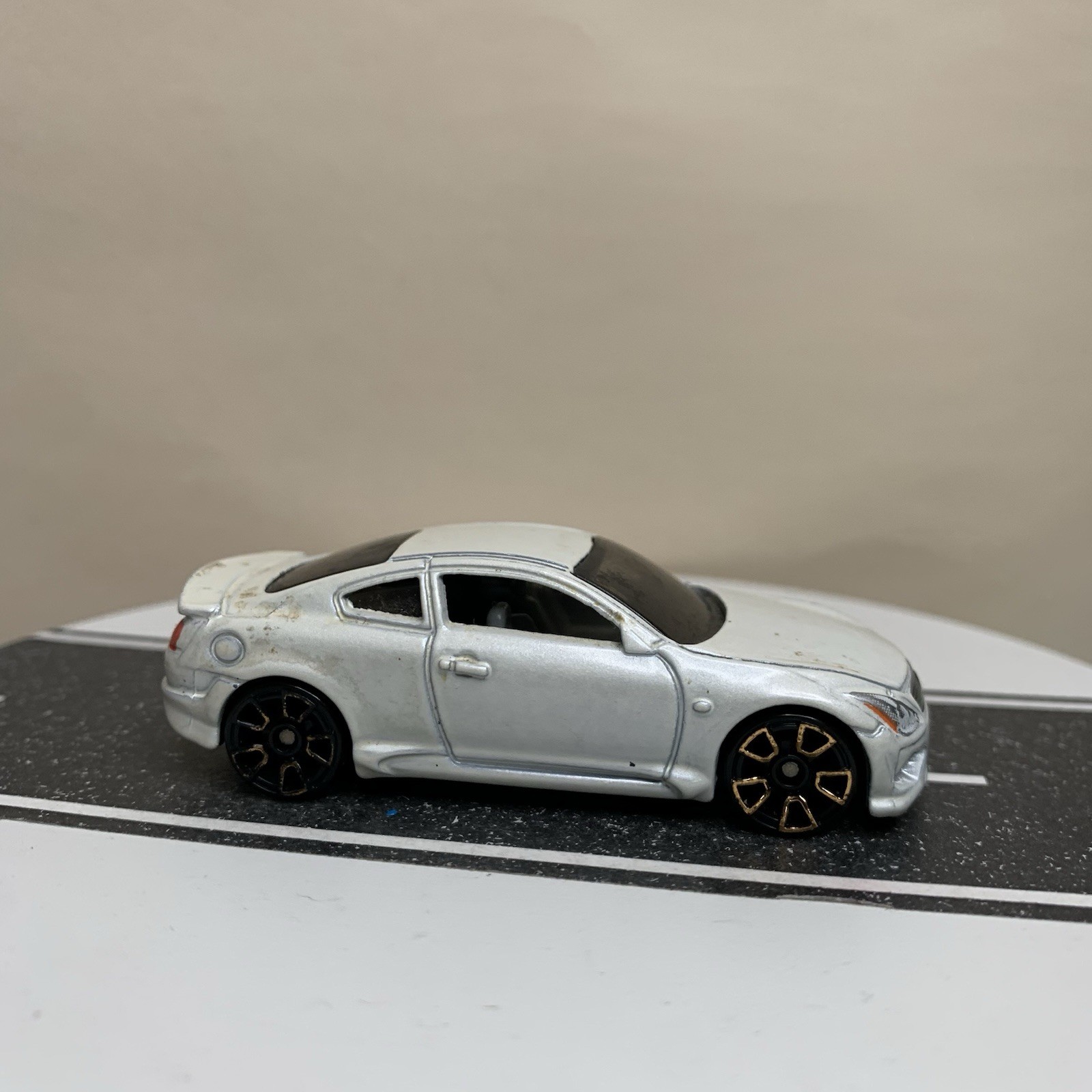 2012 Hot Wheels Faster Than Ever 2008-13 Infiniti G37 Coupe White 1:64 Scale