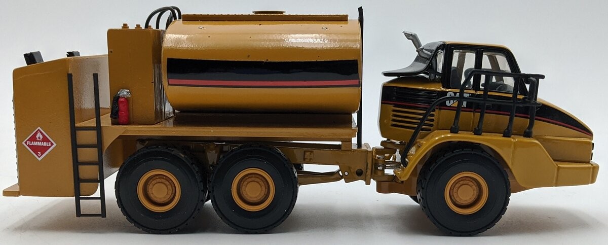 Custom Built 1:50 Scale Diecast Caterpillar 725 Lube Service Truck