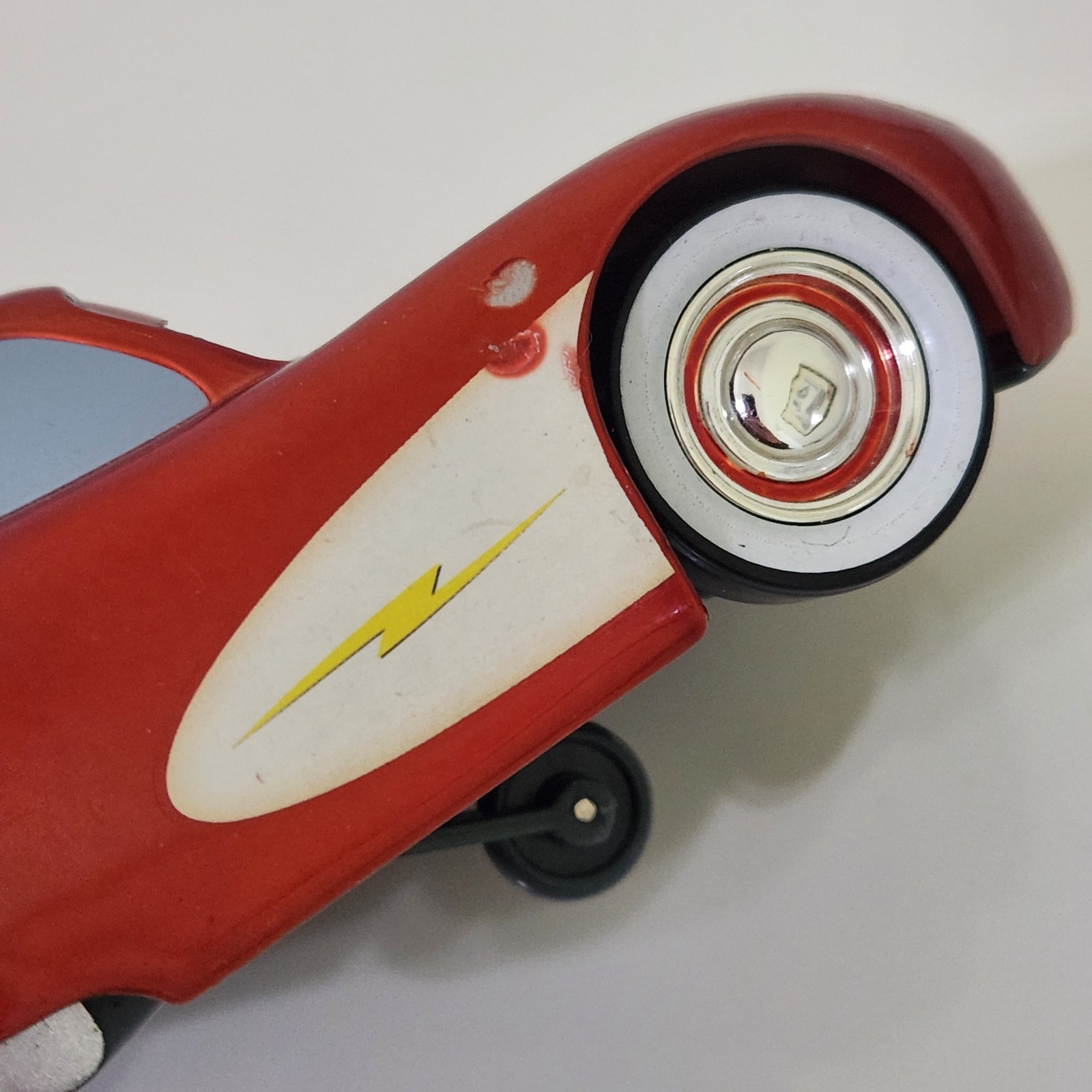 Disney Store Cars Cruisin’ Lightning McQueen Talking Pullback Wheelie Action 6″